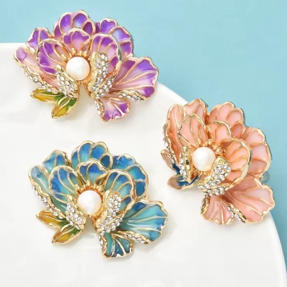 Betsey Johnson Blue Lotus Floral Pearl Brooch - Picture 3 of 7